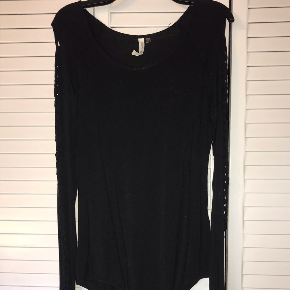 Black bodysuit, with sleeve cutouts